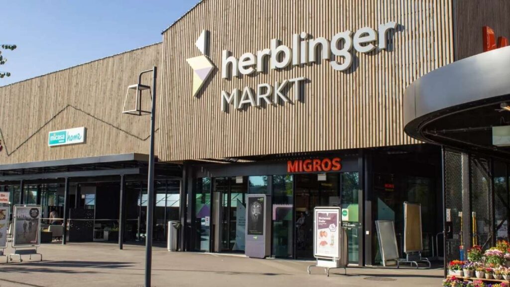 mld AV-Metallbaulösungen Gehäuse für Displaystele im Aussenbereich