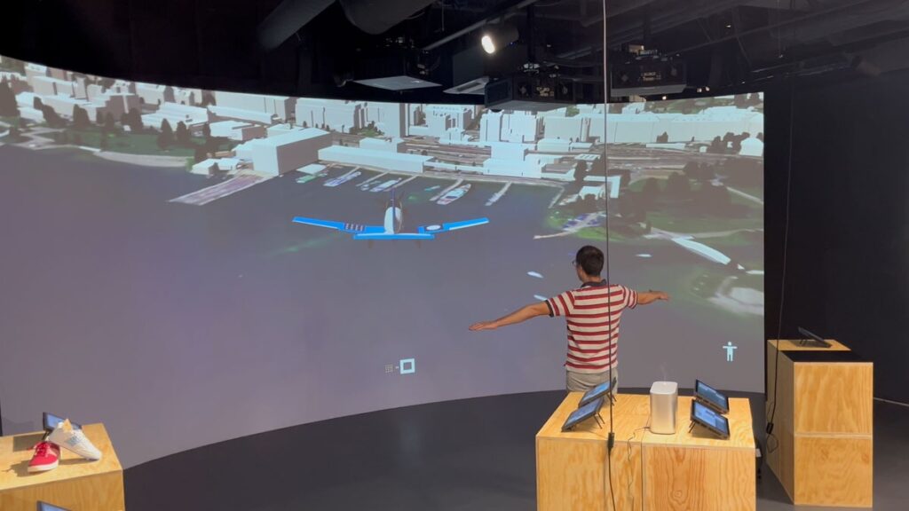 mld_Interaktive Projektionen_Flugsimulator-der-Stadt-Zürich-im-The_Cube
