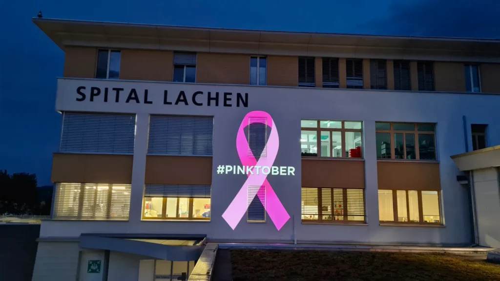 Fassadenprojektion-SpitalLachen-PinkOktober-1