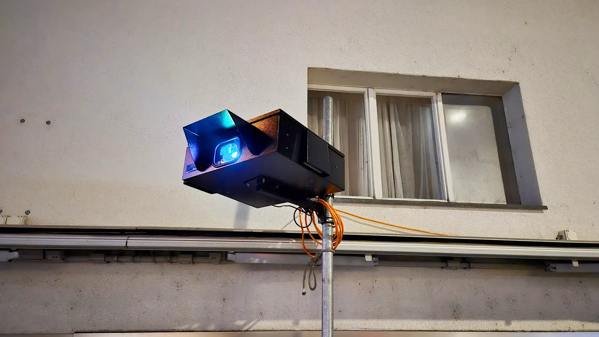 Lachen-Lichtprojektionen-Kreuzplatz-Gehäuse-2