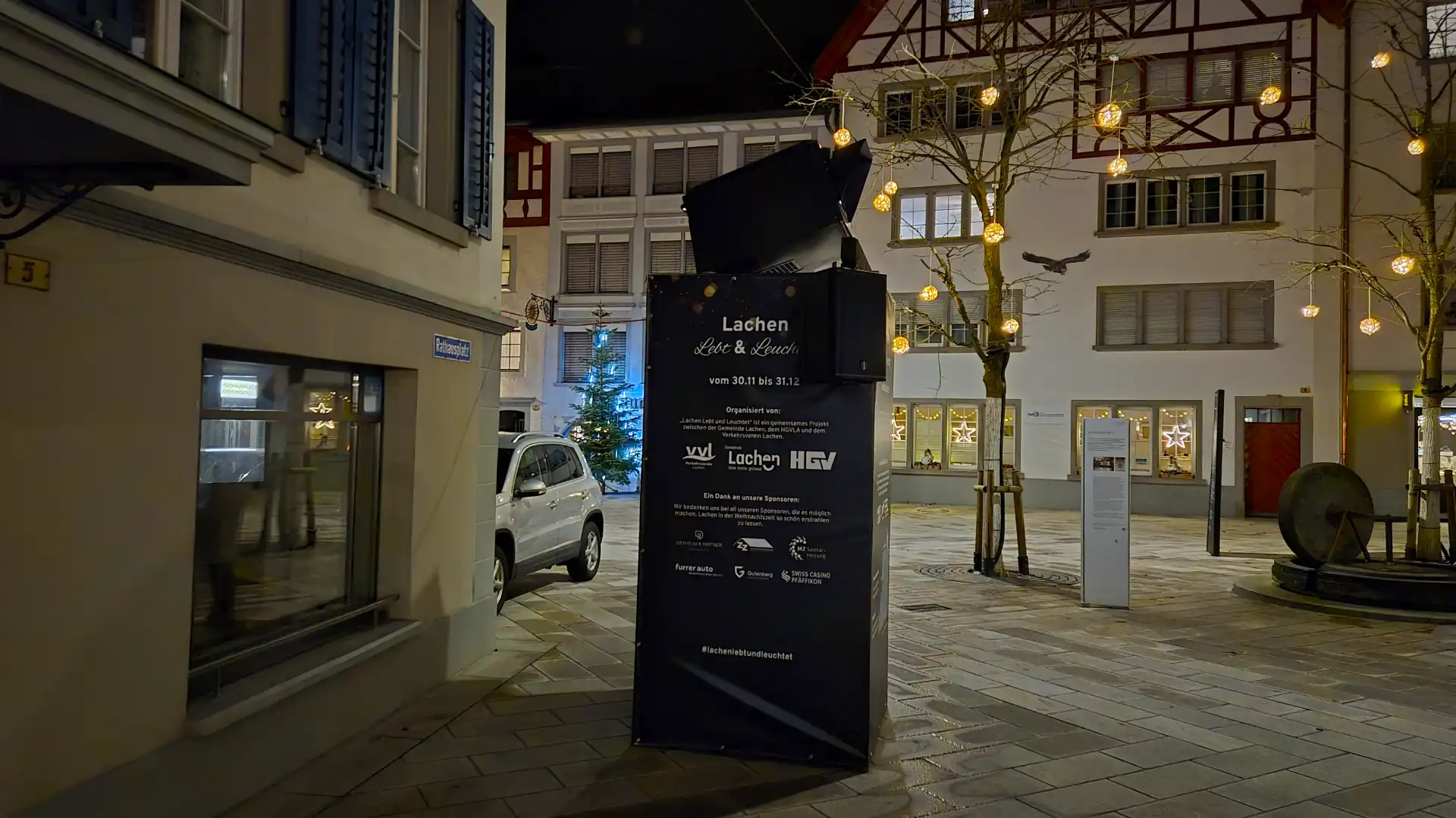Lachen-Lichtprojektionen-Rathaus-1